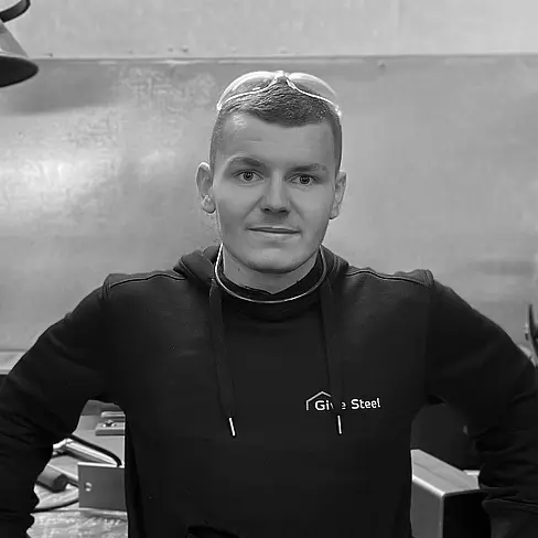 Portrætbillede af Lukas Jensen som fik en ny start via Give Steel.