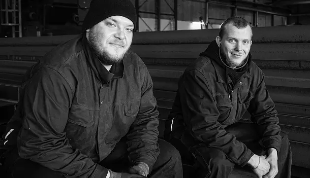 Gruppe af CSR-ansættelser fra Give Steel.