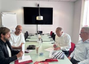 DIF og GROW, som sidder og underskriver samarbejdsaftalen.