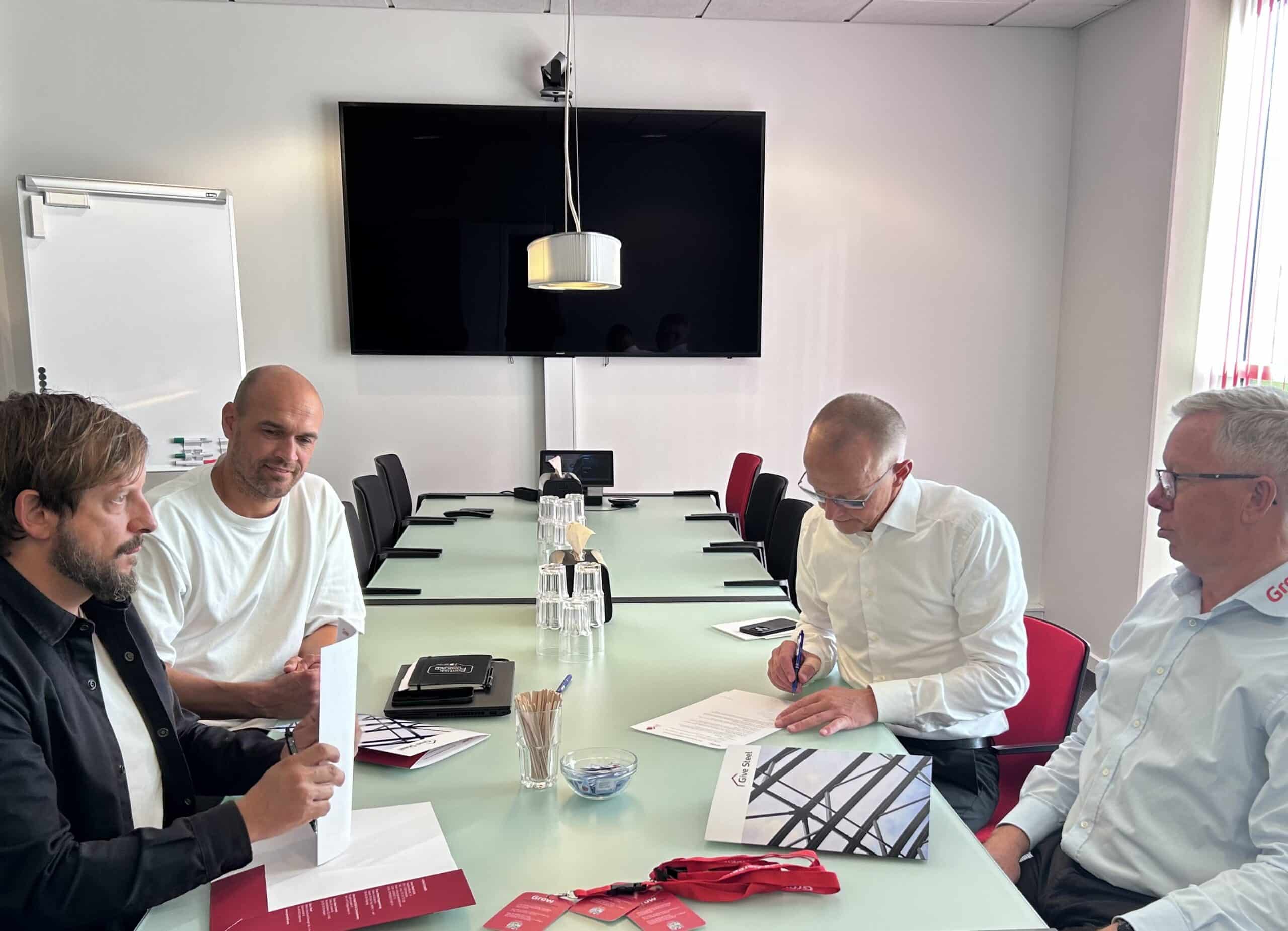 DIF og GROW, som sidder og underskriver samarbejdsaftalen.