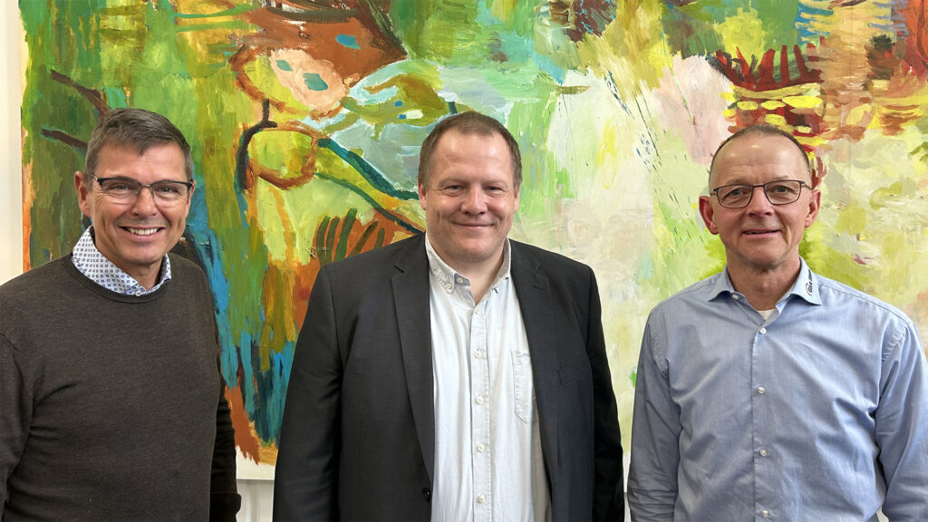 : Projektleder Niels Rahbek i GROW, Direktør Rolf Eg Sørensen i Code of Care samt stifter af GROW, adm. direktør og medejer af Give Steel, Torben Larsen.