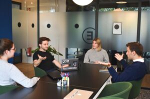 Psykologisk tryghed på arbejdspladsen – fundamentet for trivsel, inklusion og social bæredygtighed
