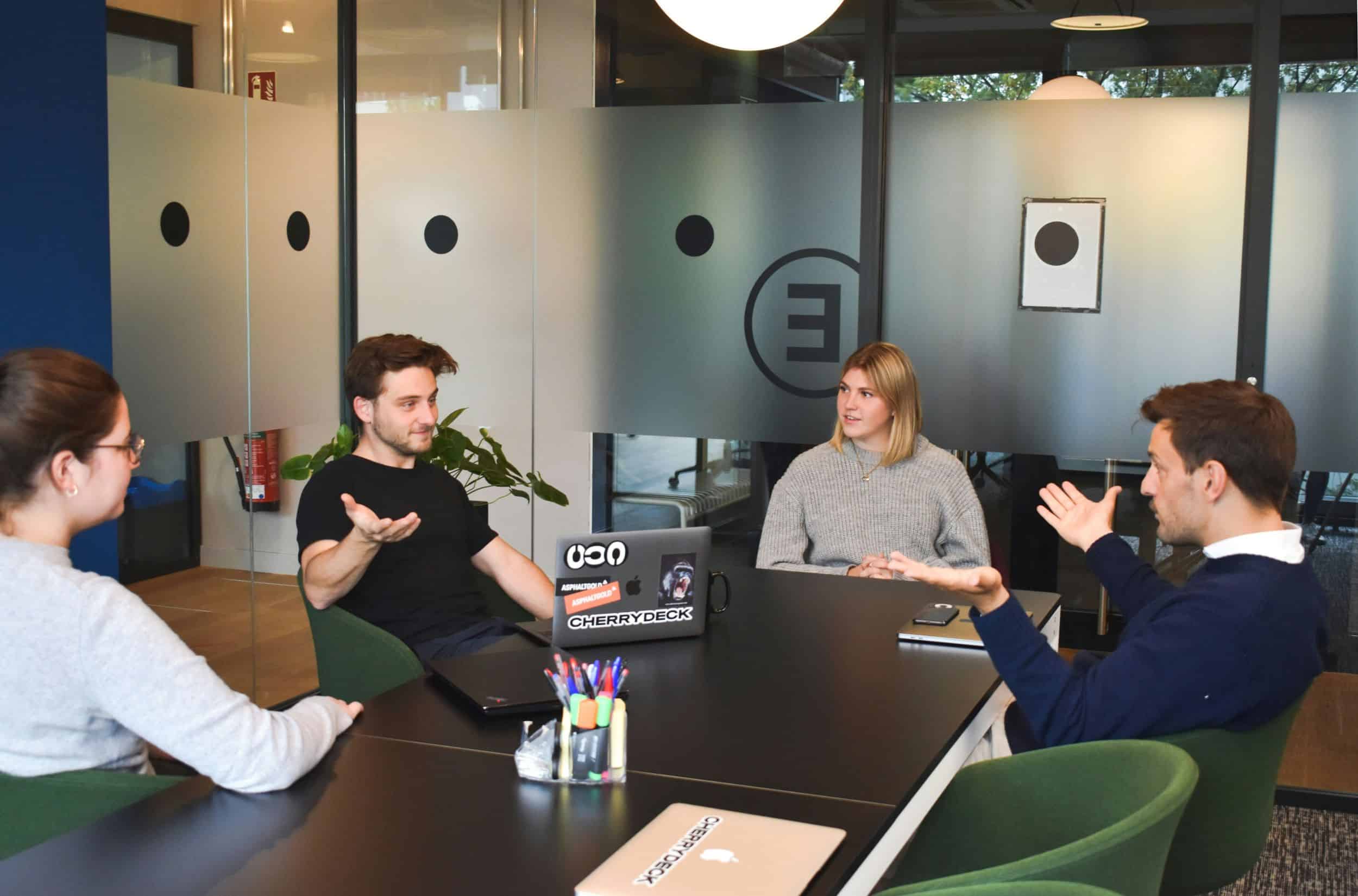 Psykologisk tryghed på arbejdspladsen – fundamentet for trivsel, inklusion og social bæredygtighed